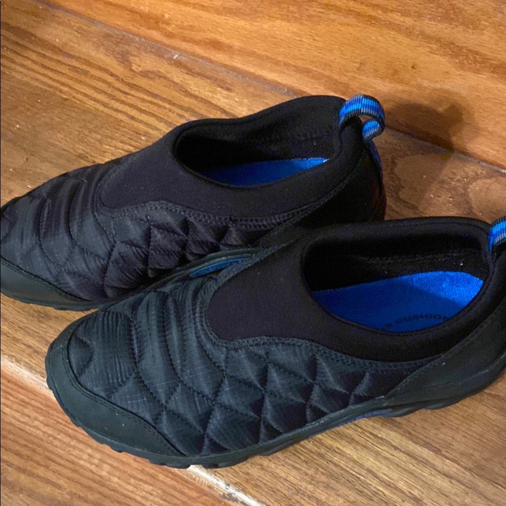 Black women’s Merrell Quilted Slip-On Shoes 7 Excellent